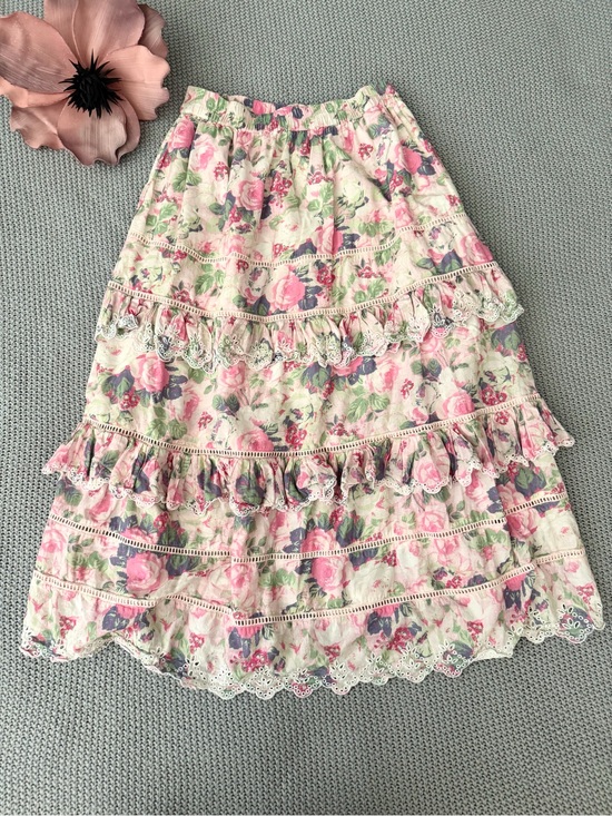 LoveShackFancy Dresses & Skirts - LoveShackFancy Naila Tiered Crochet Trimmed Floral Cotton Midi Skirt Pink Small